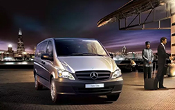 引领“新前行”时代 金龙礼宾车创变亮相2016北京道路运输展